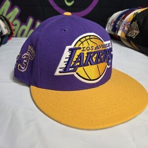 Mitchell & Ness Dynasty Fit Size 8 - LA Lakers